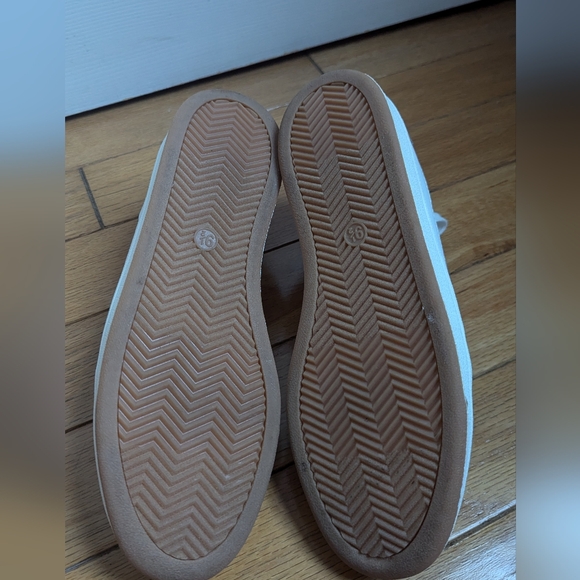 Universal Thread Women's Rena Sneakers - Picture 3 of 4